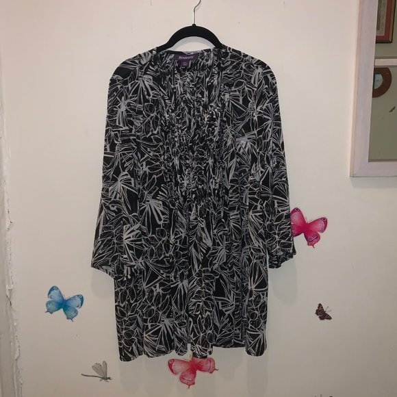 Black Floral Pleated Short Sleeve Top - Picture 2 of 4